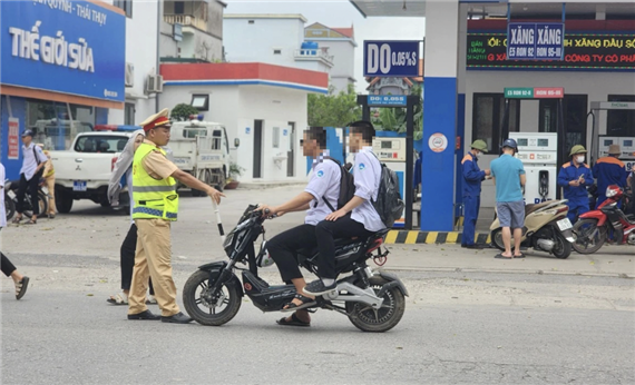 Đề nghị xử nghiêm người giao xe cho trẻ em chưa đủ tuổi điều khiển