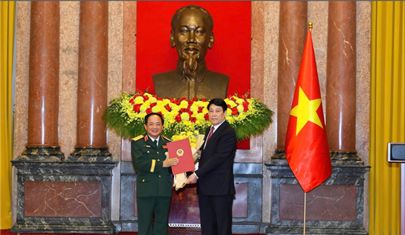 Chủ tịch nước trao Quyết định thăng quân hàm; cấp bậc hàm Đại tướng, Thượng tướng đối với sĩ quan Quân đội và Công an