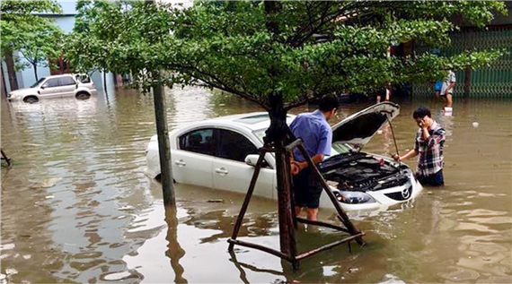 Những sai lầm khiến chủ xe mất quyền lợi bảo hiểm khi ôtô ngập nước