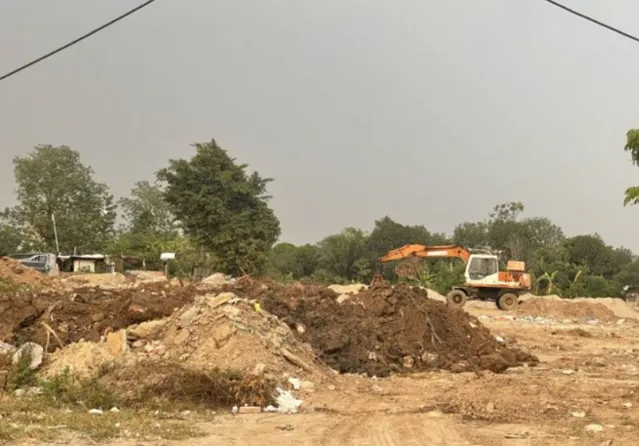 Bãi rác thải rắn ven sông Thái Bình gây ô nhiễm nghiêm trọng