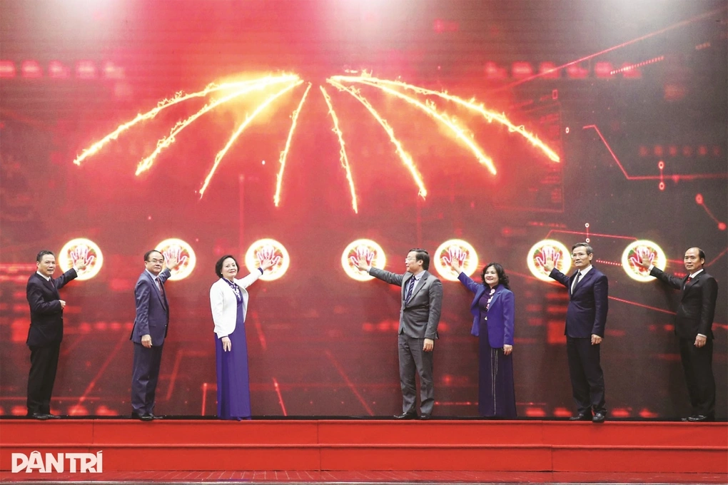 Nhìn lại 1 năm làm nên những quyết sách lịch sử của Bộ Nội vụ