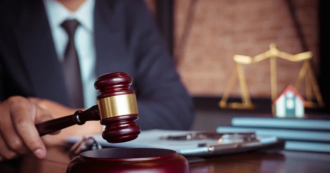 Bộ Chính trị thống nhất luật sư công có thể là sĩ quan quân đội, công an