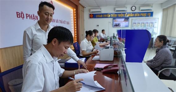 Bỏ hình thức kỷ luật giáng chức, hạ bậc lương với công chức, cán bộ