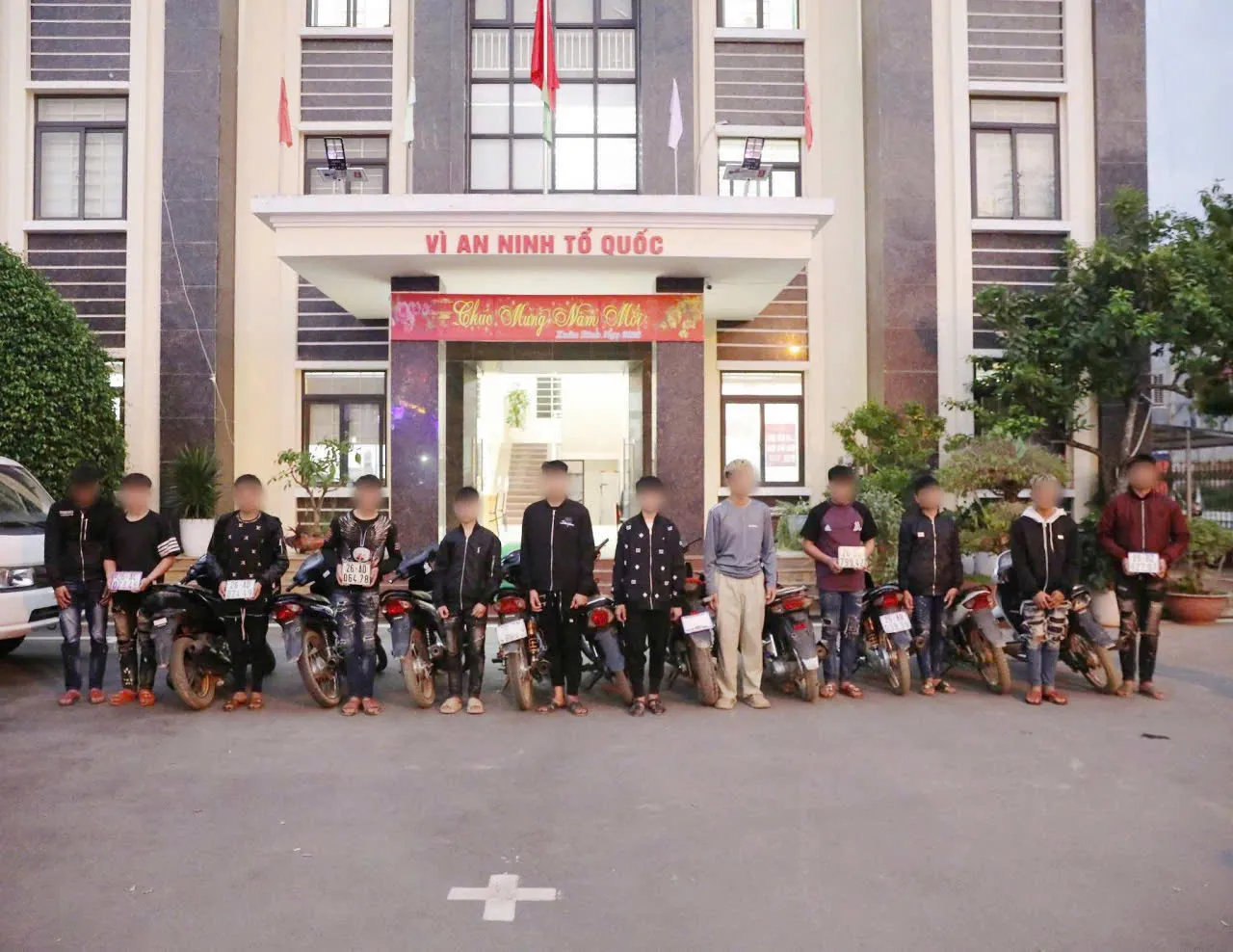 Xử lý nhóm thanh thiếu niên phóng nhanh, vượt ẩu gây mất trật tự an toàn giao thông