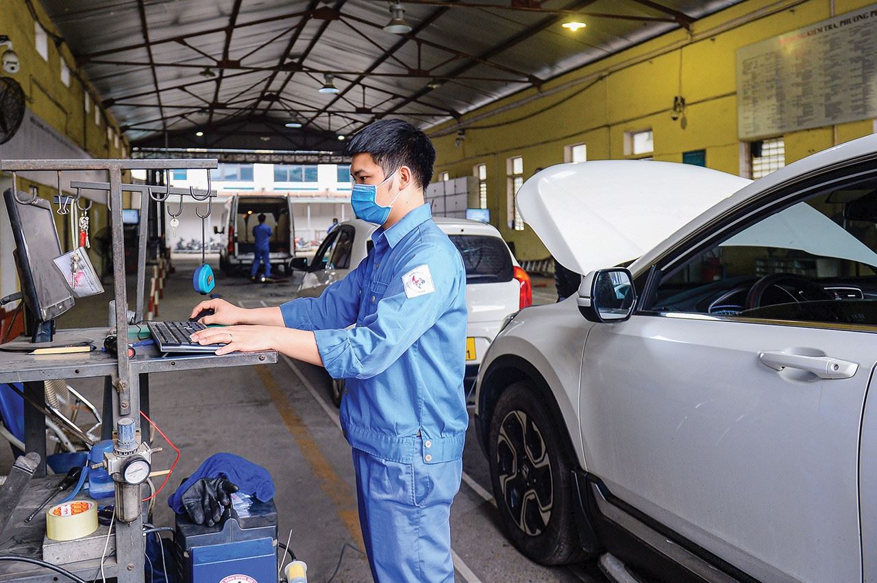 Dự kiến bỏ mức thu phí sử dụng đường bộ với xe ô tô theo chu kỳ kiểm định 18 tháng