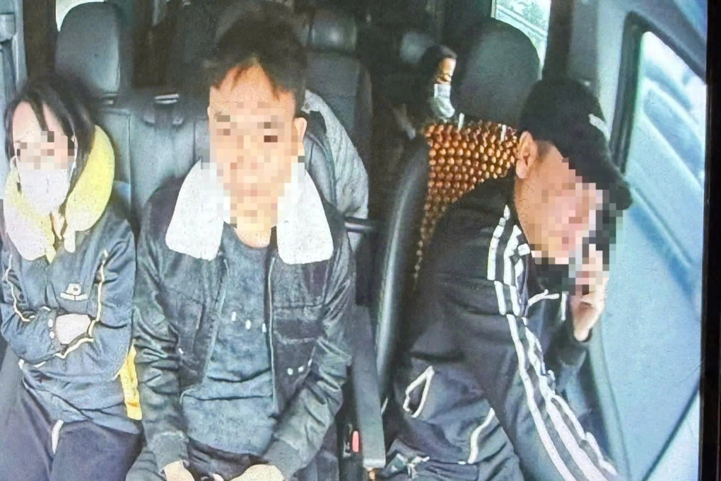 Cục CSGT: “Tuyệt đối không sử dụng điện thoại khi lái xe trên cao tốc”