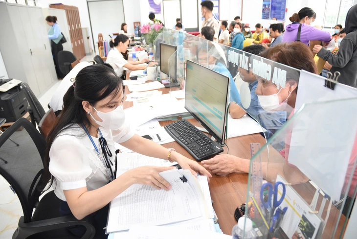 Làm cách nào loại được kiểu tùy tiện đòi bản sao khi người dân đi làm giấy tờ?