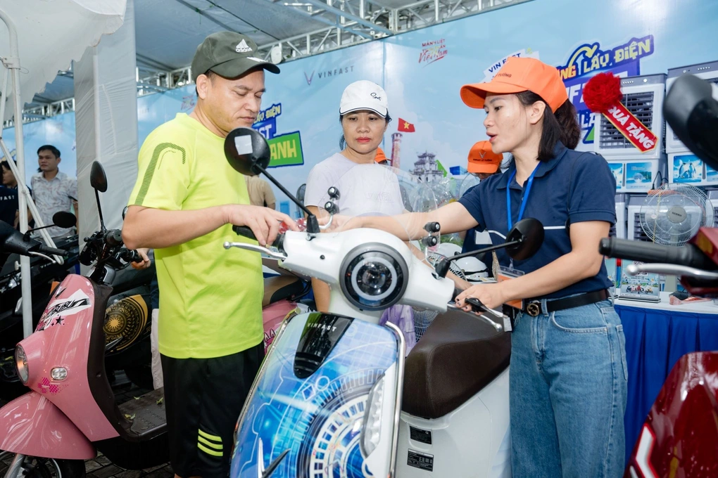 Các mức hỗ trợ của Hà Nội để người dân chuyển từ xe máy xăng sang xe điện