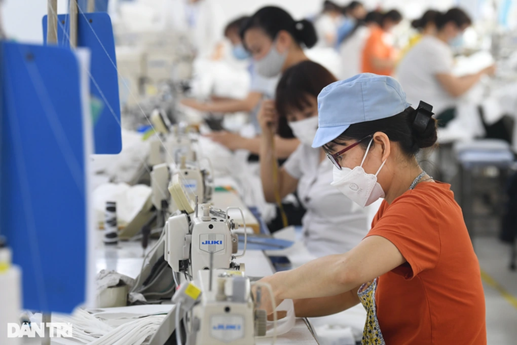 Bộ Nội vụ đề xuất tăng lương tối thiểu 7,2% từ năm 2026