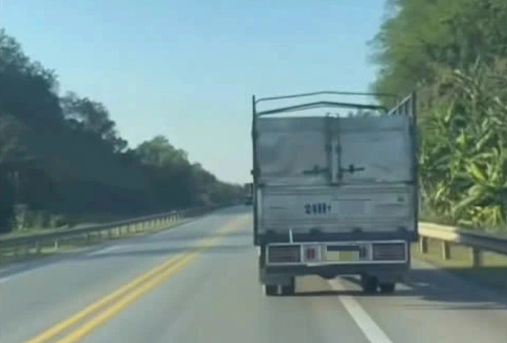 Xử lý tài xế xe tải bị gọi là chim mồi trên cao tốc Nội Bài - Lào Cai