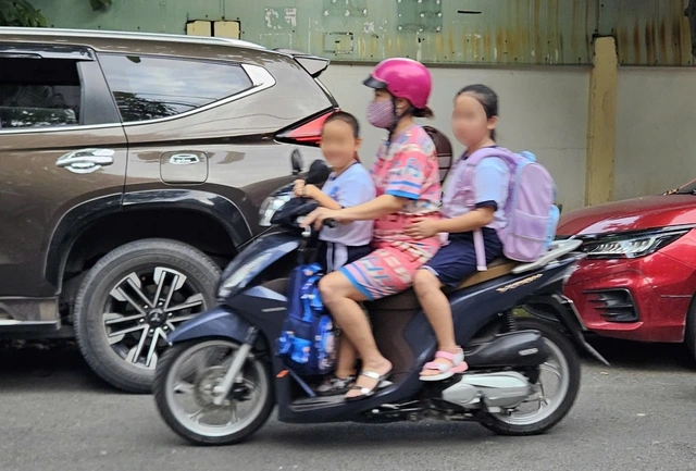 Chở trẻ em trên 6 tuổi ngồi trước xe máy bị CSGT phạt 9 triệu: Tại sao?