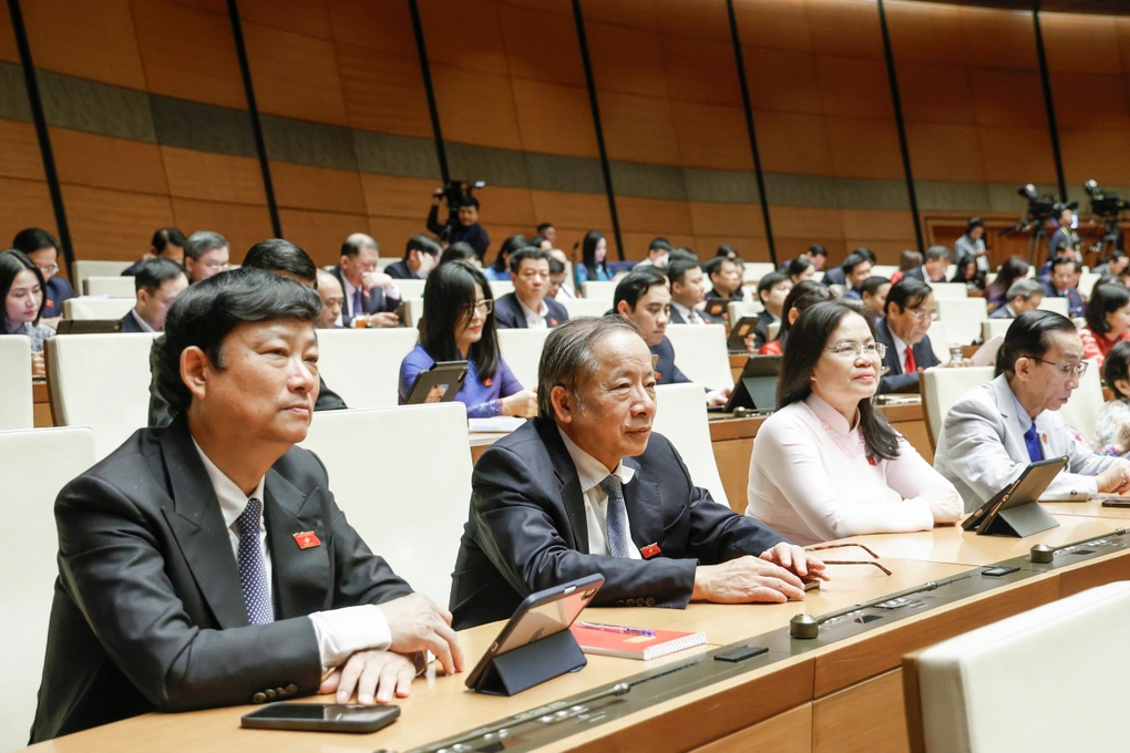 Quốc hội yêu cầu cắt các khoản chi không cần thiết để cải cách tiền lương