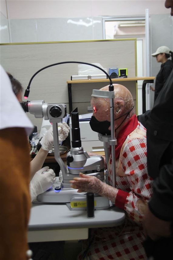 Chung tay xóa nhòa nỗi đau da cam cho bé Lê Thị Hằng