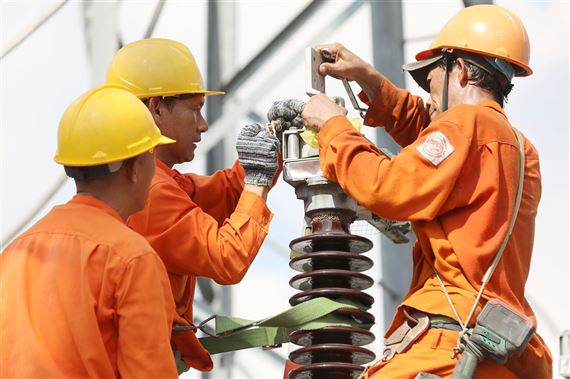 Ai gánh món nợ gần 45 nghìn tỷ của EVN?