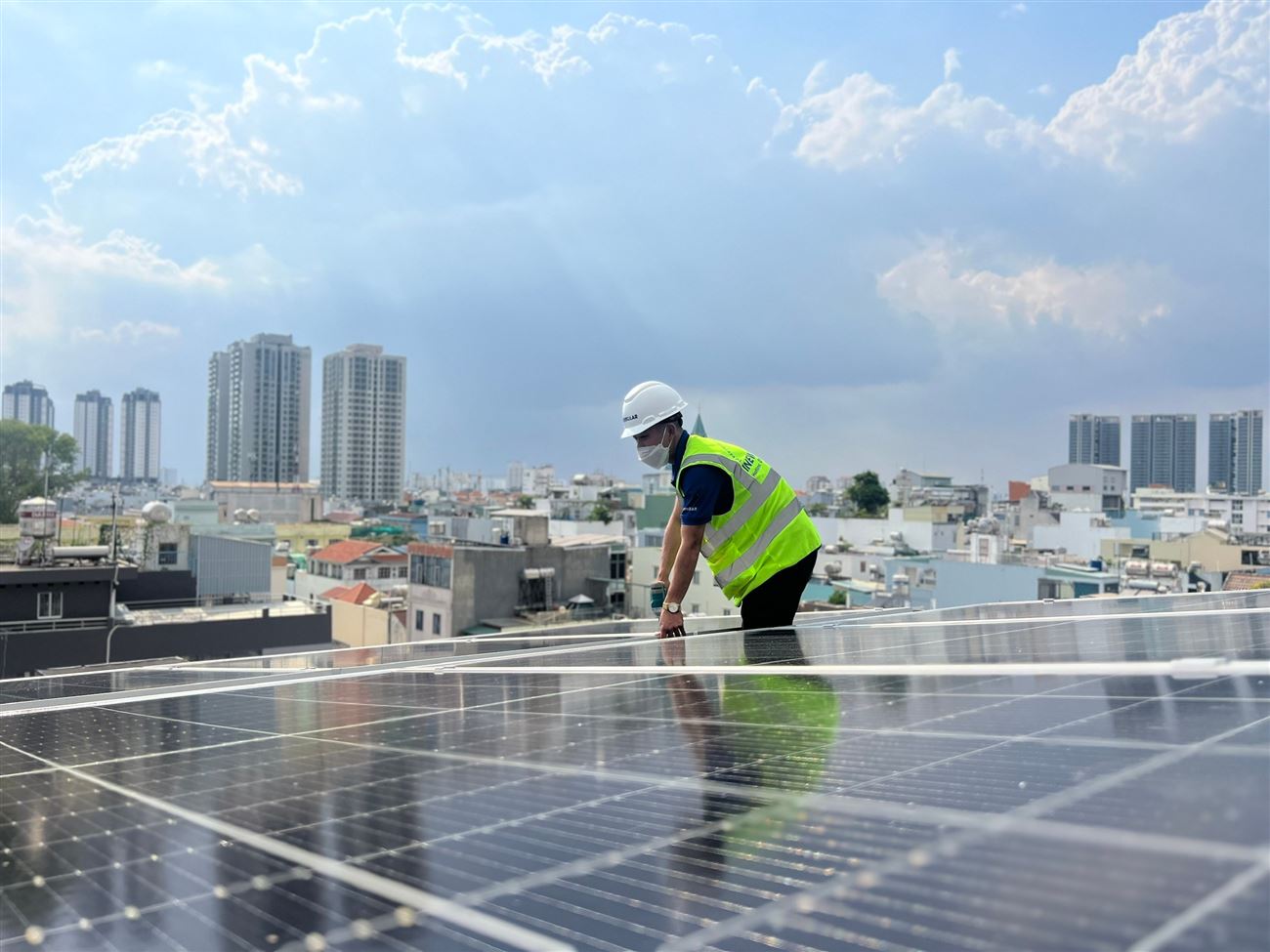 Người dân đau đầu với loạt thủ tục khi lắp điện mặt trời mái nhà