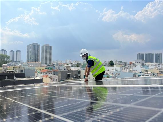 Người dân đau đầu với loạt thủ tục khi lắp điện mặt trời mái nhà