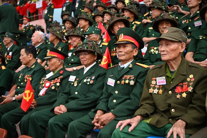 Bộ Quốc phòng muốn nâng chính sách hỗ trợ ốm đau cho sĩ quan về hưu