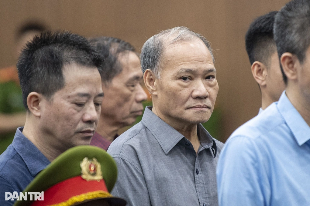 Cựu Thứ trưởng Hoàng Văn Thắng bị tuyên 4 năm tù