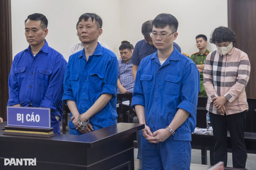 6 cựu cán bộ phường Thanh Trì hầu tòa vì nhận hối lộ để lờ vi phạm