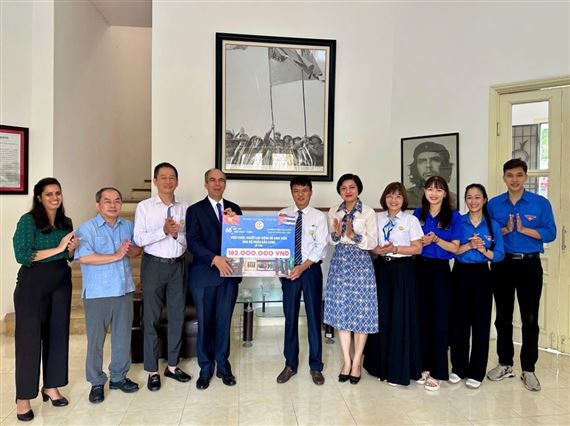 Trường Cao đẳng y tế Hà Nội chung tay chia sẻ: Từ tình người với Cuba đến tấm lòng với đồng bào bão lụt