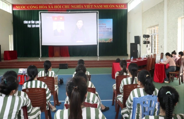 Đề xuất trại tạm giam thông minh, có máy chiếu và mã QR nhận tiền