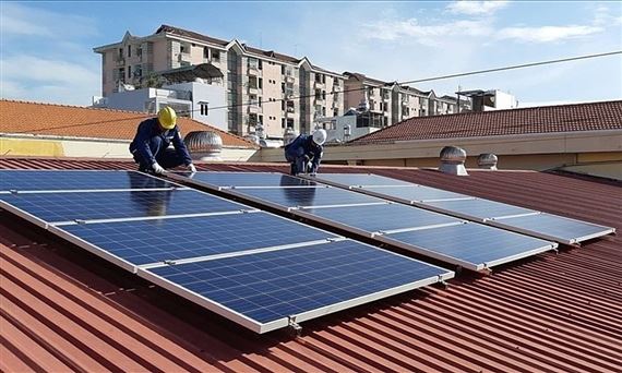 Người dân lắp điện mặt trời phải thông báo EVN, Bộ Công Thương nói rõ lý do