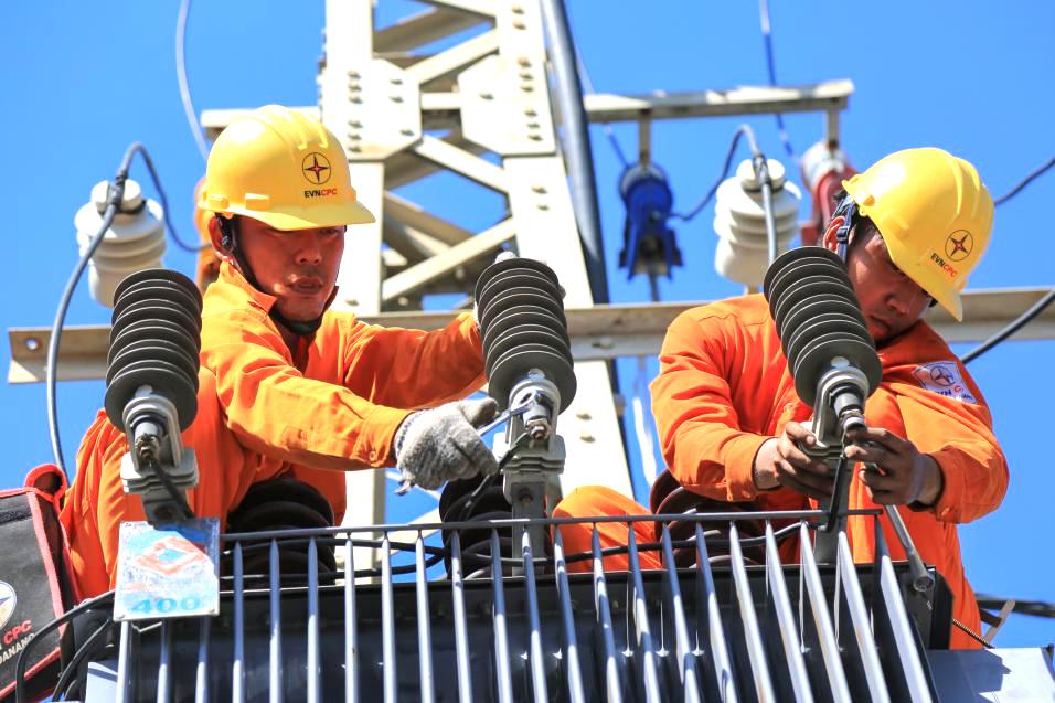 Bộ Chính trị: Cơ cấu lại ngành điện để người dân được chọn đơn vị cung cấp