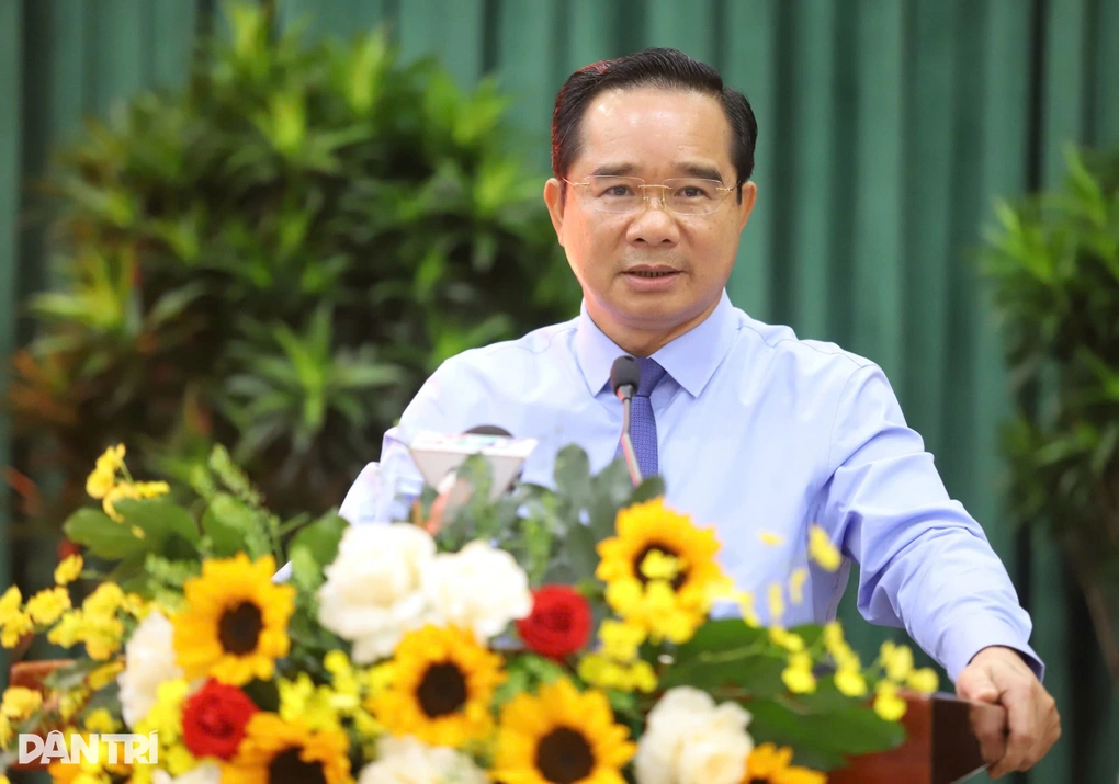 Chủ tịch TPHCM: Họp là để giải quyết vấn đề chứ không phải bàn tới, bàn lui