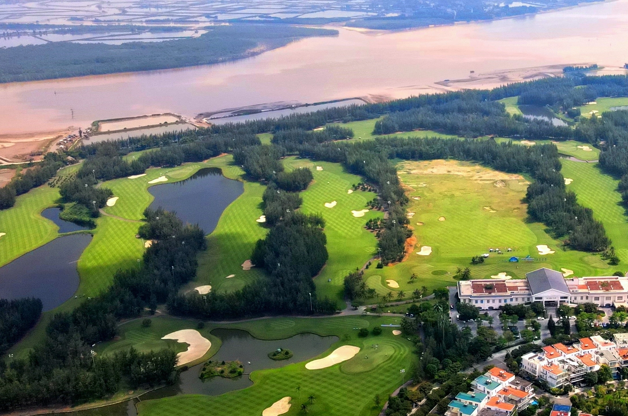 Giám đốc FLC SamSon Golf & Resort bị tạm hoãn xuất cảnh