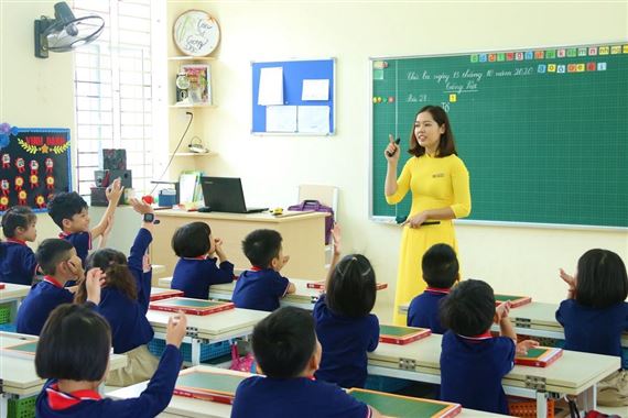 Quốc hội thông qua Luật nhà giáo, không cấm giáo viên dạy thêm