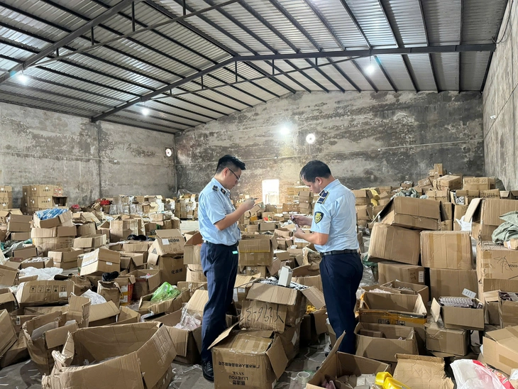 Phát hiện kho hàng khủng nhập lậu tinh vi từ Trung Quốc, liên kết với nhiều tài khoản TikTok