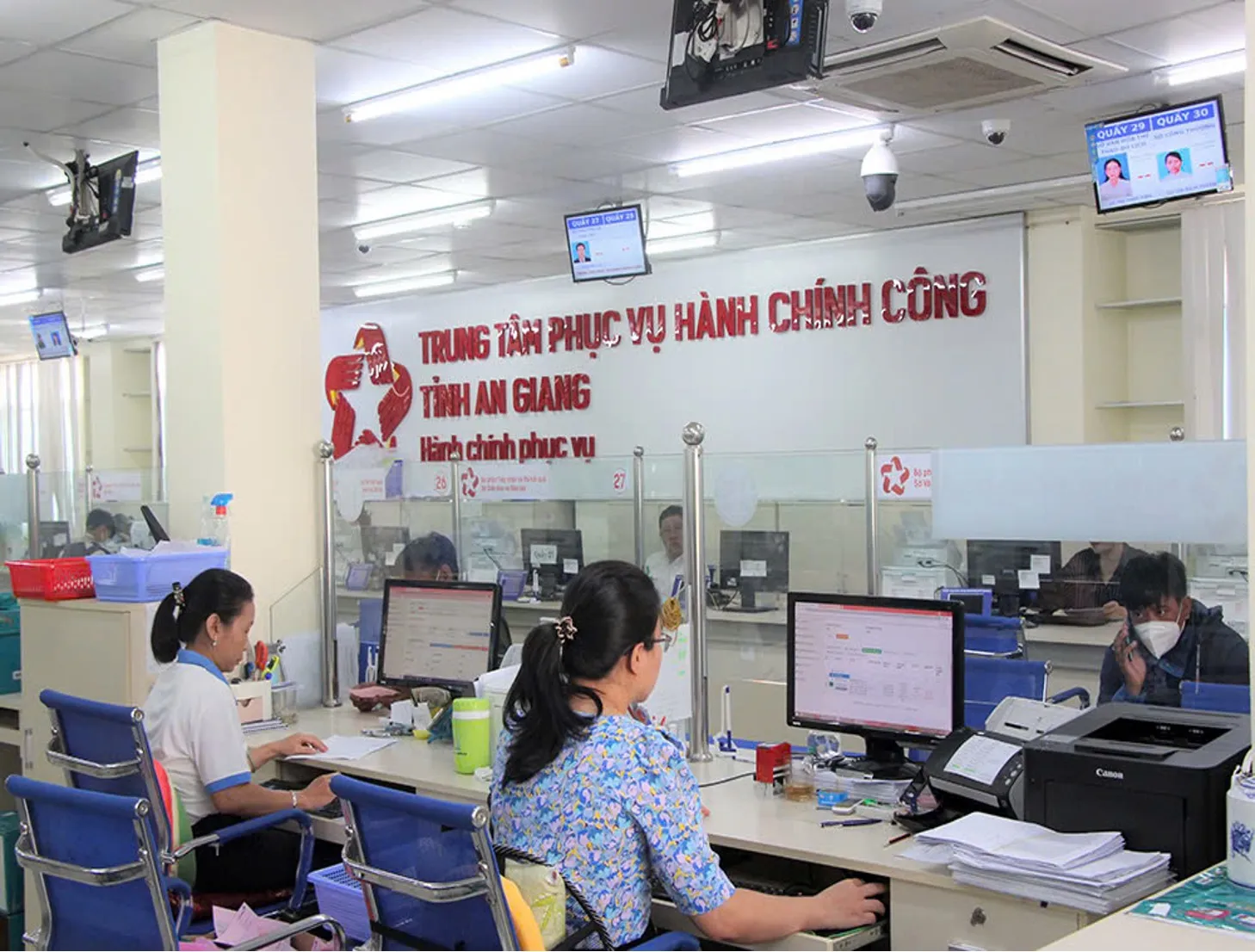 Chuyển đổi số, đổi mới phương thức phục vụ người dân