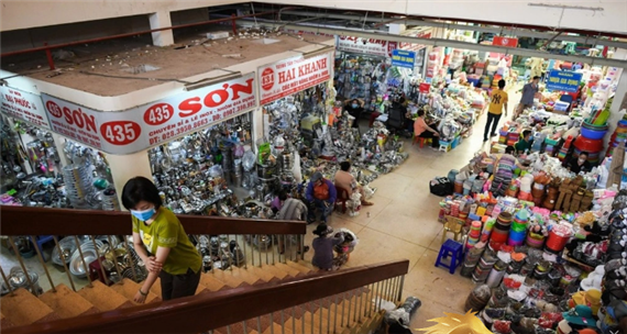 Chủ hộ kinh doanh được để bố, mẹ, vợ, chồng kiêm nhiệm làm kế toán