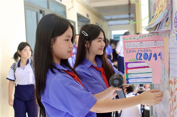 Trường tổ chức liên kết đủ loại, phụ huynh đóng tiền triệu mỗi tháng