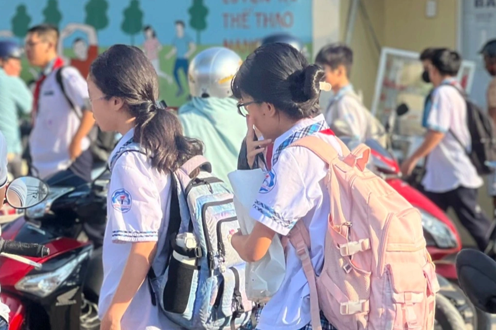Phụ huynh phản ứng vì con phải học thứ bảy