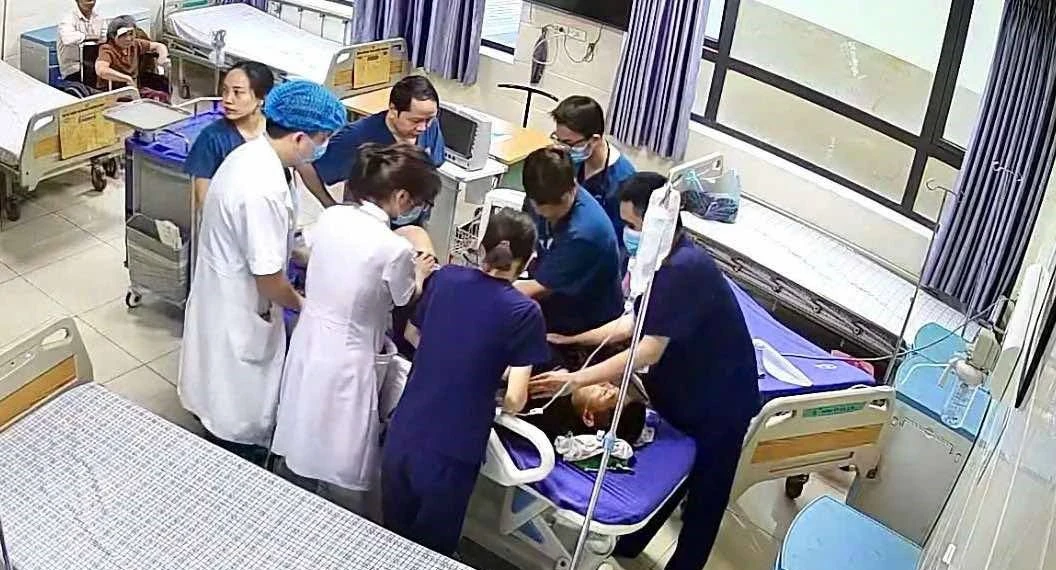 Đáng buồn khi bác sĩ bị đánh, dư luận lại hỏi chắc phải làm sao mới bị hành hung