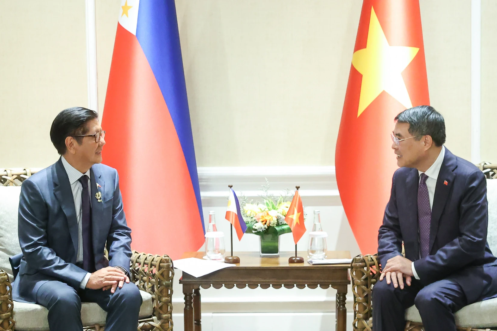 Lãnh đạo các nước ASEAN nhiệt liệt chào mừng Thủ tướng Lê Minh Hưng