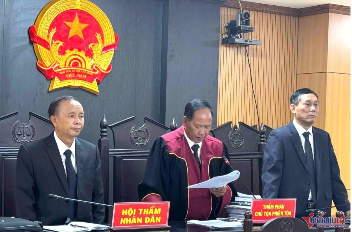 Tuyên phạt Nguyễn Đình Thắng 11 năm tù về tội Khủng bố