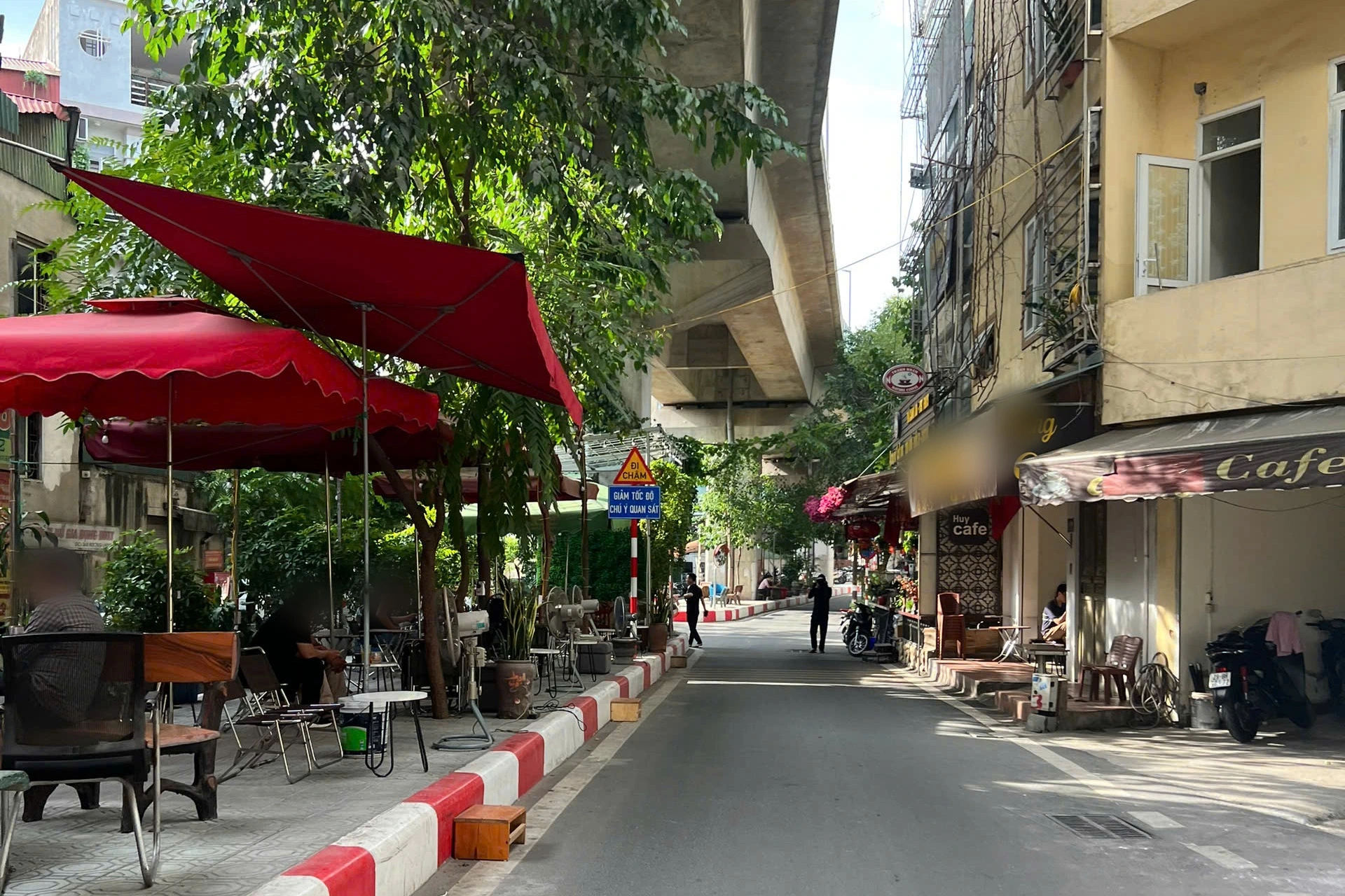 Hàng quán xẻ thịt vỉa hè Hà Nội suốt ngày đêm