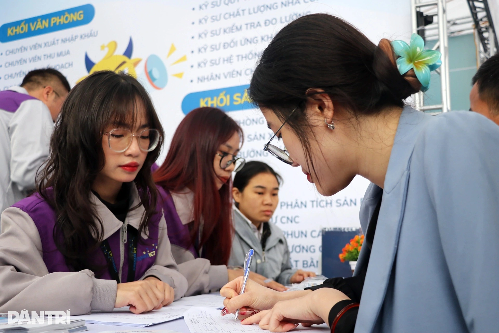 Người có mức lương hơn 970 triệu đồng/tháng nhận thưởng Tết ra sao?