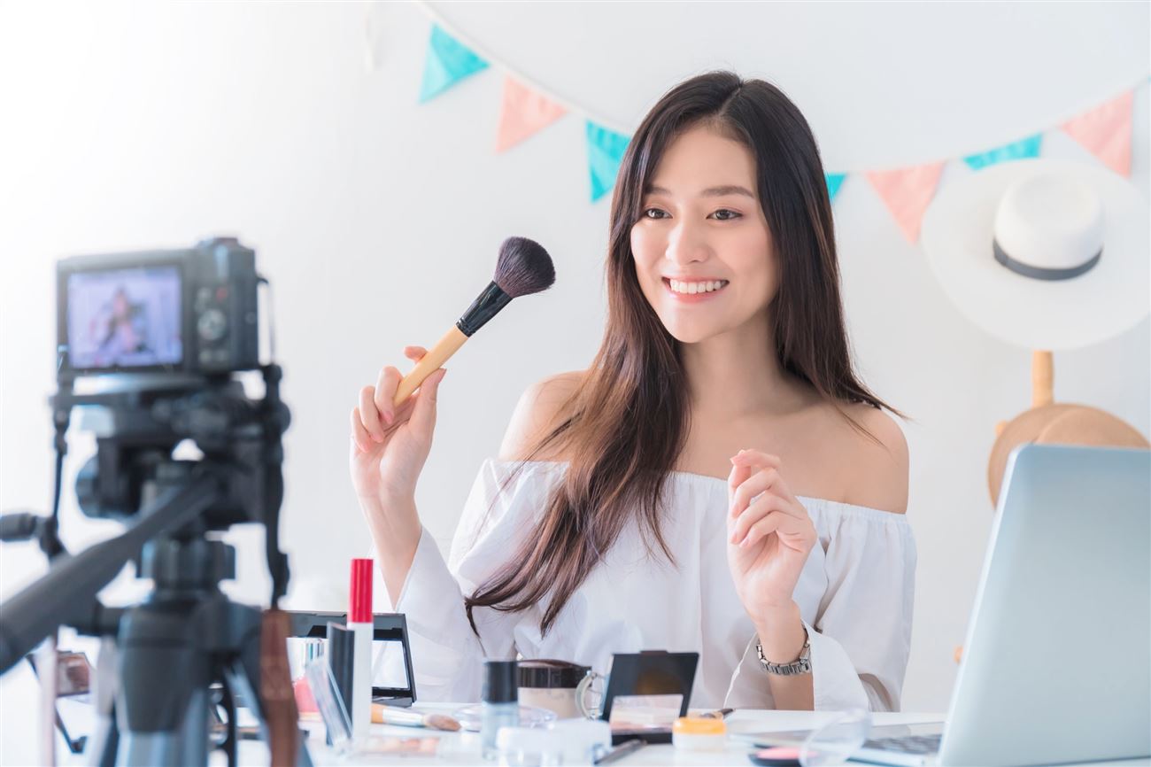 Đề xuất tính thuế các khoản thu YouTuber, TikToker nhận từ fan ủng hộ