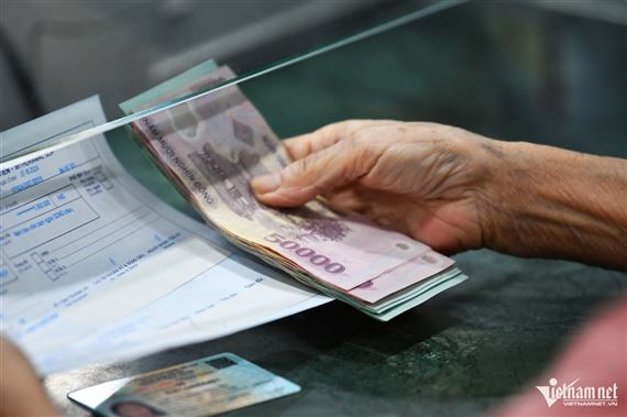 Xem xét tăng lương cơ sở trong năm 2026 để cải thiện đời sống cán bộ, công chức