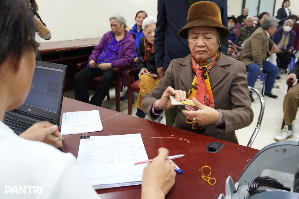 Hướng dẫn 3,5 triệu người nhận gộp 2 tháng lương hưu, trợ cấp