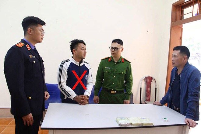 Bắt giữ đối tượng vận chuyển trái phép 3 bánh heroin ở Sơn La