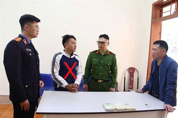 Bắt giữ đối tượng vận chuyển trái phép 3 bánh heroin ở Sơn La
