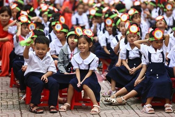 Miễn học phí: Mệnh lệnh vì dân, hành động vì tương lai
