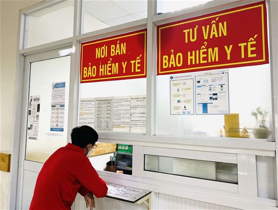 Khi nào được đổi nơi đăng ký khám chữa bệnh bảo hiểm y tế ban đầu, nộp hồ sơ ở đâu?