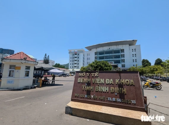 Mượn tên người khác xin việc làm hộ lý bệnh viện suốt 26 năm