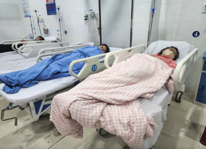 Ngộ độc thực phẩm có vụ hàng trăm nạn nhân, khởi kiện được không?