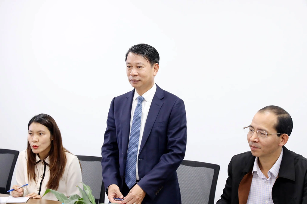 Phú Thọ cấm cán bộ mặc quần bò, váy xẻ tà quá cao khi thi hành nhiệm vụ